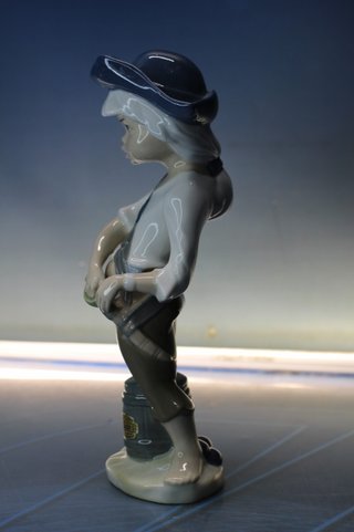 Niña pirata. Figura de porcelana Casades. Vintage.