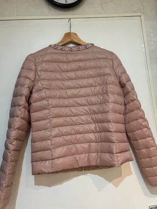 Plumífero Morgan rosa con pedrería