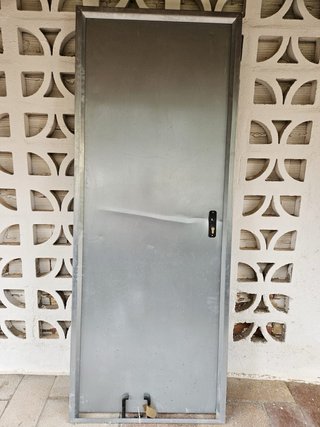 Puerta trastero metálica