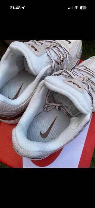 Zapatillas Nike P-6000 Beige y Dorado