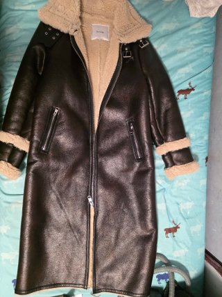 Chaqueta larga Bershka efecto piel forrada