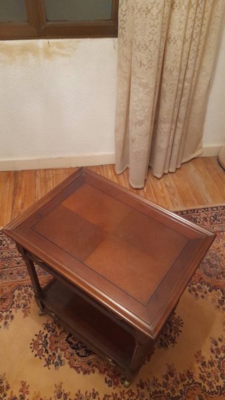 Mesita auxiliar de madera con ruedas