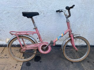 Bicicleta Clásica Roja Plegable