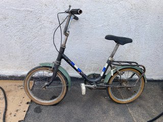 Bicicleta Clásica Roja Plegable