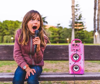 Karaoke Portátil DYNASONIC 2 Micrófonos BT