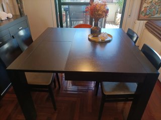 Mesa de comedor y 4 sillas