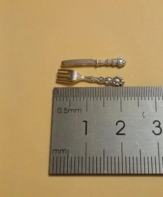 Bandeja metal 1:12 con cubiertos