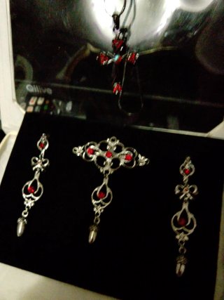 Conjunto bisutería Baturra: broche y pendientes