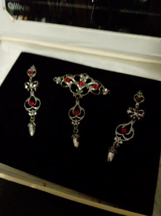 Conjunto bisutería Baturra: broche y pendientes