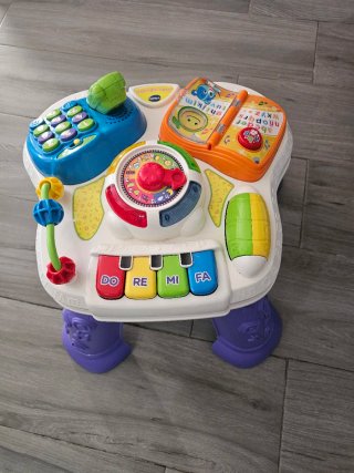 Mesita infantil parlanchina VTech con actividades