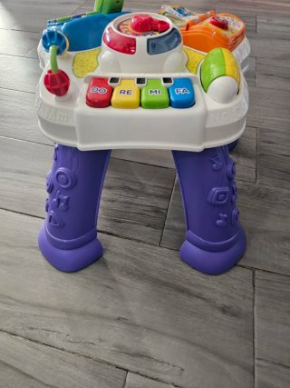 Mesita infantil parlanchina VTech con actividades