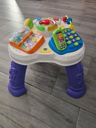 Mesita infantil parlanchina VTech con actividades