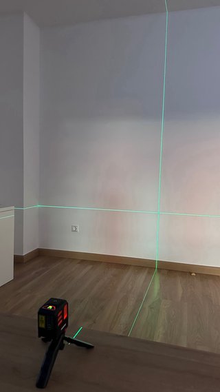 Nivel láser autonivelante + tripode
