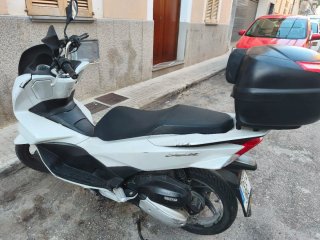 Honda PCX Blanca Maxi Scooter