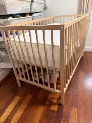 Cuna IKEA madera con colchón muelles