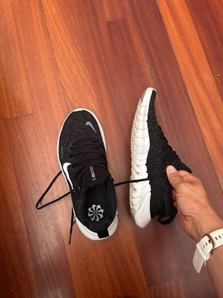 Zapatillas Nike Free Negras y Blancas