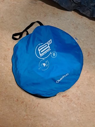 Tienda de campaña Quechua azul