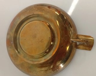 CENICERO VINTAGE DE LATON/BRONCE CON MONEDA