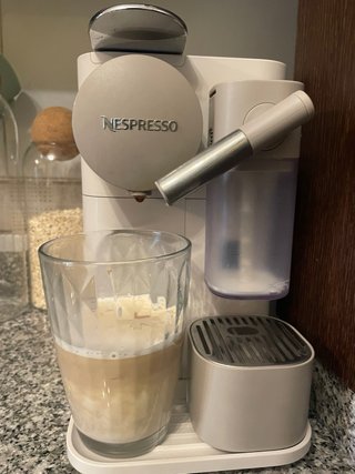 Cafetera Nespresso Lattissima One