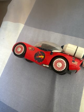 Coche Cars Rayo McQueen con cohetes