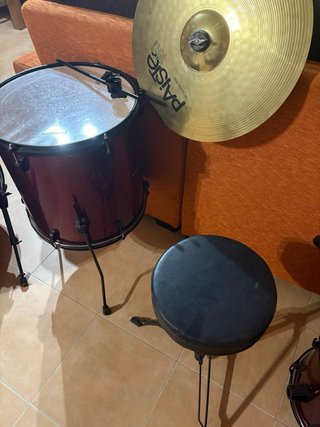 Batería Ludwig color burdeos