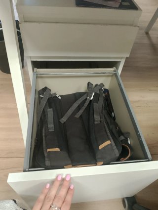 Cajonera de oficina blanca
