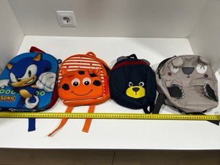 4 Mochilas infantiles pequeñitas 2€ cada una