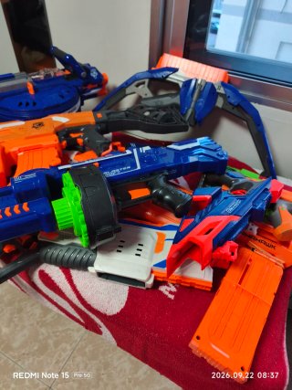 Pistolas y arco Nerf