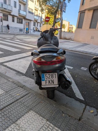 Suzuki Burgman 200 gris