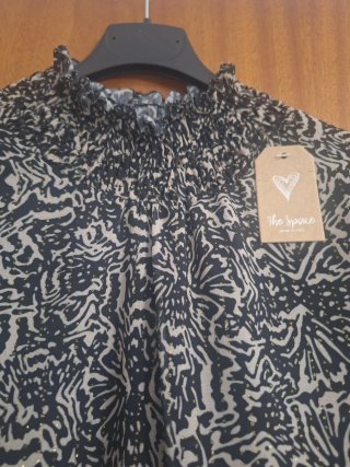 Blusa gasa negra estampada