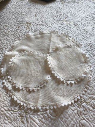 Tapetes de tela blancos