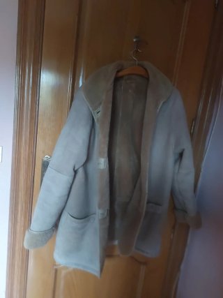 Chaquetón de piel beige