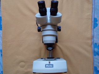 Microscopio Binocular Motic Zoom y camara