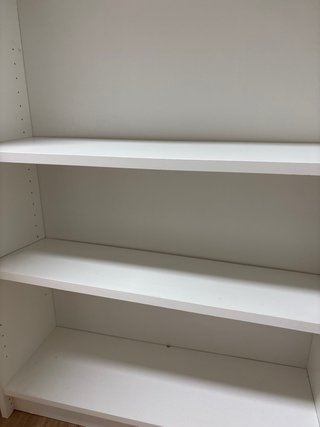 Estantería blanca de madera