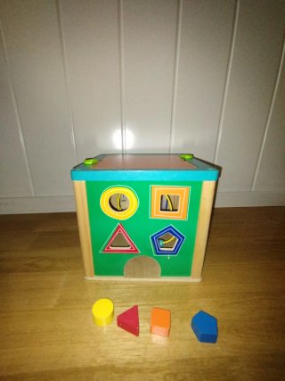 Cubo de actividades para bebés