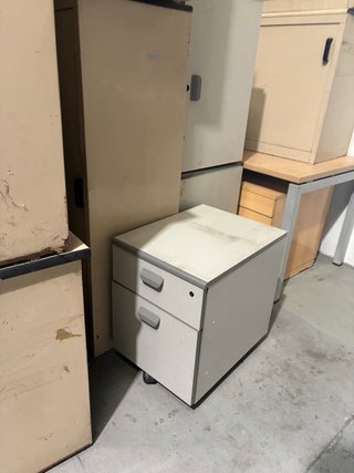 Mueble modular de oficina estilo industrial