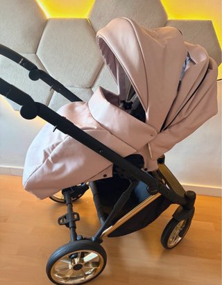 Carro de bebé rosa