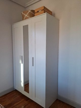 Armario Blanco Ikea Brimnes con Espejo y 3 puertas