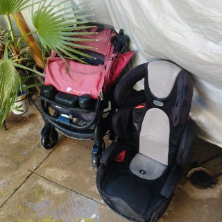 SE REGALAN :Silla coche y carrito bebé( NO ENVÍO)