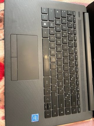 Portátil HP 240 g7