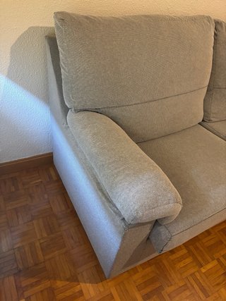 Sofá de tela gris