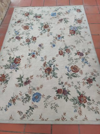 Alfombra  2'33 x 1'58 cm estampado floral bordado