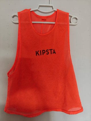 Peto entrenamiento Kipsta naranja