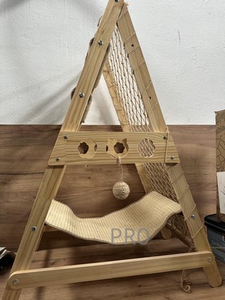 Torre de madera para gatos