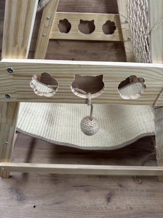 Torre de madera para gatos