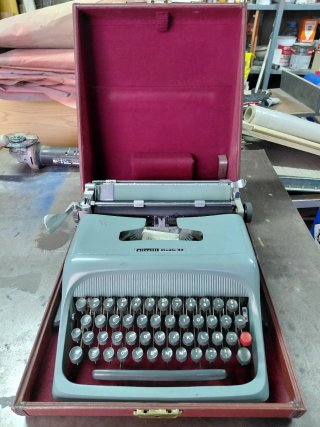 Máquina de escribir Olivetti Studio 44
