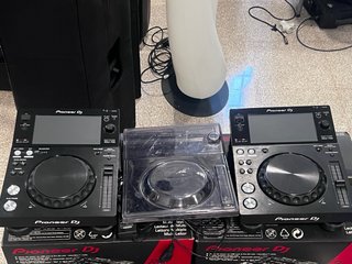Pioneer DJ XDJ-700 con protector