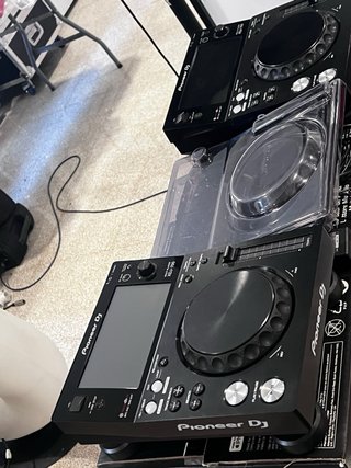 Pioneer DJ XDJ-700 con protector