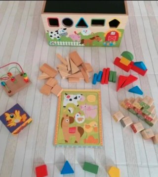 Baúl de actividades de madera