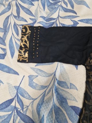 Vestido negro niña con detalles dorados talla 2-4